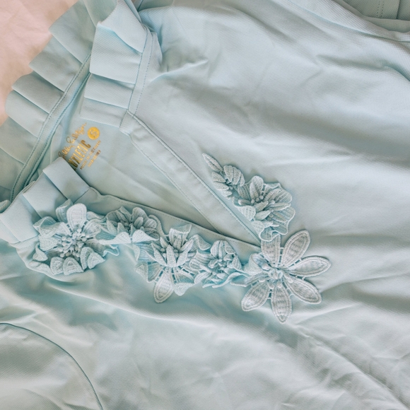 Small Lily Pulitzer Golf Collared Aqua Embroidered Top - Picture 1 of 2